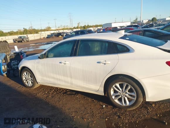 ✅ 2018 Chevrolet Malibu LT • VIN: 1G1ZD5ST1JF184775 • Lot: 43482546. Listed on IAAI with 96,805 mi. Free auction sales archive from the USA and detailed vehicle history report at DreamBid. Image 15.