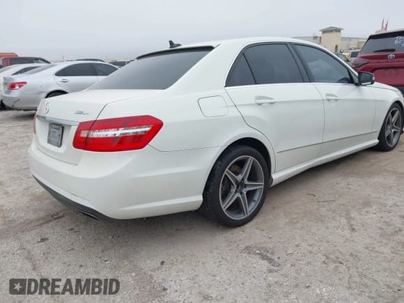 ✅ 2011 Mercedes-Benz E 550 Luxury • VIN: WDDHF7CB0BA358273 • Lot: 43786613. Listed on IAAI with 170,821 mi. Free auction sales archive from the USA and detailed vehicle history report at DreamBid. Image 4.