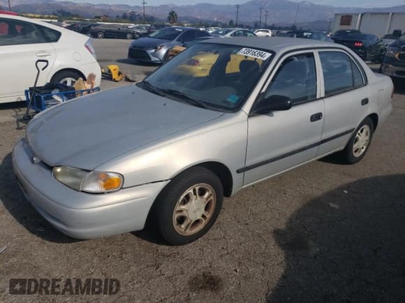 ✅ 2001 Chevrolet Prizm • VIN: 1Y1SK52811Z447352 • Лот: 73916394. Опубликован ранее на Copart с пробегом 89 265 миль. Бесплатный доступ к архиву аукционных продаж из США и подробный отчёт об истории автомобиля на DreamBid. Изображение 1.