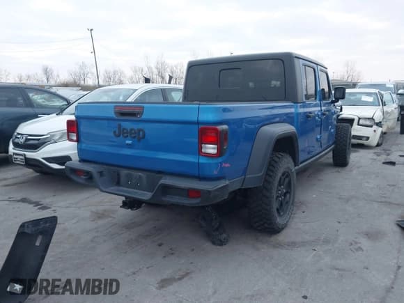 ✅ 2020 Jeep Gladiator Sport S • VIN: 1C6HJTAG3LL201785 • Lot: 43717475. Wystawiony na IAAI z przebiegiem Nie podano. Bezpłatny archiwum sprzedaży aukcyjnych z USA i szczegółowy raport historii pojazdu na DreamBid. Zdjęcie 4.