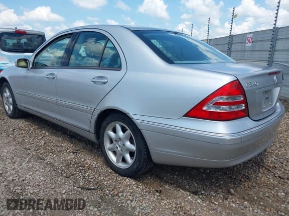 ✅ 2002 Mercedes-Benz C 230/260/280/320 • VIN: WDBRF61J42F280245 • Lot: 42522610. Wystawiony na IAAI z przebiegiem 85 604 mil. Bezpłatny archiwum sprzedaży aukcyjnych z USA i szczegółowy raport historii pojazdu na DreamBid. Zdjęcie 3.