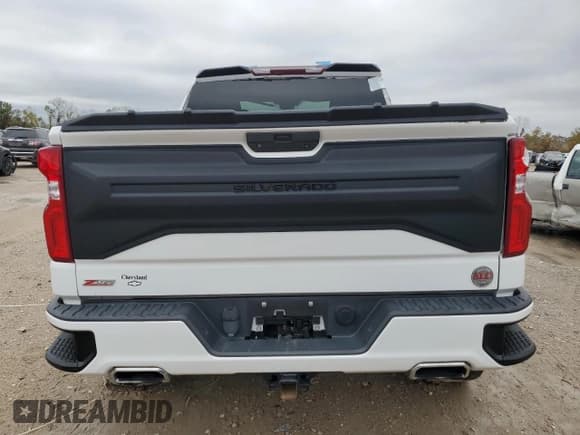 ✅ 2020 Chevrolet Silverado 1500 RST • VIN: 3GCUYEED3LG235740 • Lot: 85667594. Wystawiony na Copart z przebiegiem 51 234 mil. Bezpłatny archiwum sprzedaży aukcyjnych z USA i szczegółowy raport historii pojazdu na DreamBid. Zdjęcie 6.