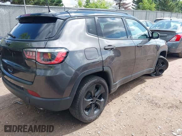 ✅ 2019 Jeep Compass Latitude • VIN: 3C4NJDBB3KT638113 • Lot: 42510167. Listed on IAAI with 69,034 mi. Free auction sales archive from the USA and detailed vehicle history report at DreamBid. Image 4.