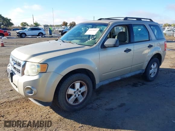 ✅ 2010 Ford Escape XLS • VIN: 1FMCU0C79AKC17106 • Лот: 43479937. Опубликован ранее на IAAI с пробегом 265 429 миль. Бесплатный доступ к архиву аукционных продаж из США и подробный отчёт об истории автомобиля на DreamBid. Изображение 2.