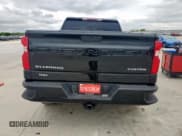 ✅ 2020 Chevrolet Silverado 1500 Custom • VIN: 1GCRWBEK2LZ183168 • Lot: 50842355. Wystawiony na Copart z przebiegiem 67 774 mil. Bezpłatny archiwum sprzedaży aukcyjnych z USA i szczegółowy raport historii pojazdu na DreamBid. Zdjęcie 6.