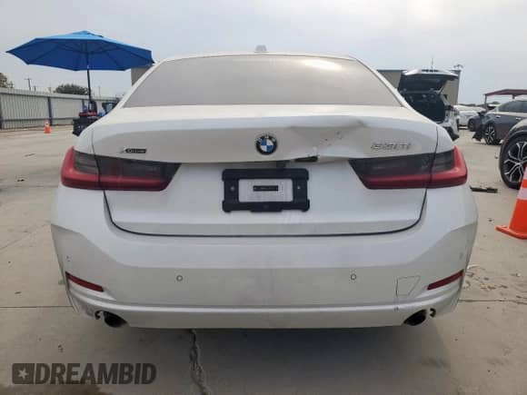 2023 BMW 3 Series 330i xDrive z VIN 3MW89FF01P8D57221, wystawiony jako Copart lot #71742965 z przebiegiem 44 395 mil mil oraz Szkoda całkowita • Salvage title. Historia ofert i sprzedaży dostępna na DreamBid. Obrazek 6.