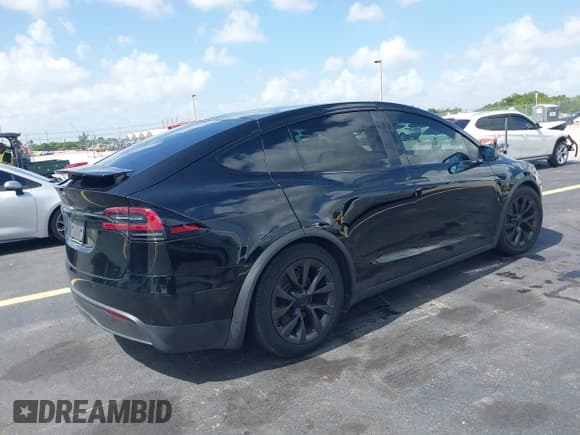 ✅ 2022 Tesla Model X • VIN: 7SAXCDE56NF339696 • Lot: 42481643. Wystawiony na IAAI z przebiegiem 25 934 mil. Bezpłatny archiwum sprzedaży aukcyjnych z USA i szczegółowy raport historii pojazdu na DreamBid. Zdjęcie 4.
