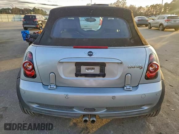 ✅ 2005 MINI Convertible S • VIN: WMWRH33425TF80826 • Lot: 94473435. Wystawiony na Copart z przebiegiem 146 856 mil. Bezpłatny archiwum sprzedaży aukcyjnych z USA i szczegółowy raport historii pojazdu na DreamBid. Zdjęcie 6.