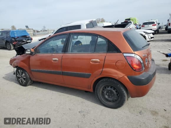 ✅ 2008 Kia Rio SX • VIN: KNADE163686391073 • Lot: 78033374. Wystawiony na Copart z przebiegiem 188 118 mil. Bezpłatny archiwum sprzedaży aukcyjnych z USA i szczegółowy raport historii pojazdu na DreamBid. Zdjęcie 2.