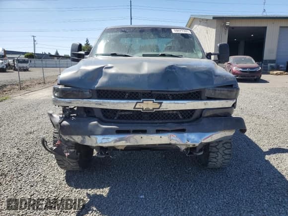 ✅ 2002 Chevrolet Silverado 2500HD LS • VIN: 1GCHK29U12E136559 • Lot: 59023365. Wystawiony na Copart z przebiegiem 274 974 mil. Bezpłatny archiwum sprzedaży aukcyjnych z USA i szczegółowy raport historii pojazdu na DreamBid. Zdjęcie 5.