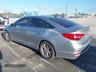 2015 Hyundai Sonata SE z VIN 5NPE24AF3FH132305, wystawiony jako IAAI lot #43336839 z przebiegiem 114 706 mil mil oraz . Historia ofert i sprzedaży dostępna na DreamBid. Obrazek 3.