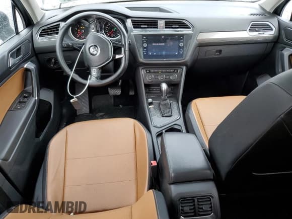 ✅ 2018 Volkswagen Tiguan SEL • VIN: 3VV3B7AX6JM202210 • Lot: 54373505. Wystawiony na Copart z przebiegiem 159 638 mil. Bezpłatny archiwum sprzedaży aukcyjnych z USA i szczegółowy raport historii pojazdu na DreamBid. Zdjęcie 8.