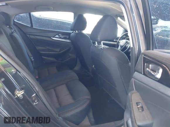 ✅ 2017 Nissan Maxima S • VIN: 1N4AA6AP3HC382797 • Lot: 42945459. Listed on IAAI with 127,826 mi. Free auction sales archive from the USA and detailed vehicle history report at DreamBid. Image 8.