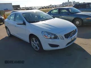 ✅ 2013 Volvo S60 T5 Premier • VIN: YV1612FS1D2221459 • Lot: 43620691. Wystawiony na IAAI z przebiegiem 162 187 mil. Bezpłatny archiwum sprzedaży aukcyjnych z USA i szczegółowy raport historii pojazdu na DreamBid. Zdjęcie 1.