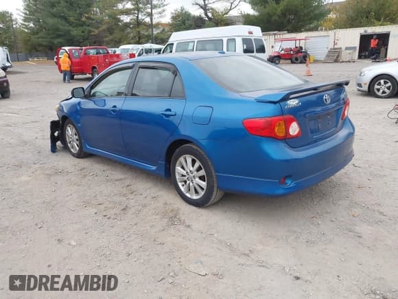 ✅ 2010 Toyota Corolla LE • VIN: 1NXBU4EE3AZ333257 • Lot: 43563911. Listed on IAAI with 201,360 mi. Free auction sales archive from the USA and detailed vehicle history report at DreamBid. Image 3.