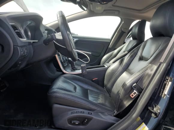 ✅ 2013 Volvo S60 T5 Premier • VIN: YV1612FS9D1217892 • Lot: 92730235. Wystawiony na Copart z przebiegiem 91 457 mil. Bezpłatny archiwum sprzedaży aukcyjnych z USA i szczegółowy raport historii pojazdu na DreamBid. Zdjęcie 7.