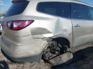 ✅ 2015 Chevrolet Traverse LT • VIN: 1GNKRGKD5FJ292200 • Lot: 43601906. Wystawiony na IAAI z przebiegiem 165 844 mil. Bezpłatny archiwum sprzedaży aukcyjnych z USA i szczegółowy raport historii pojazdu na DreamBid. Zdjęcie 6.