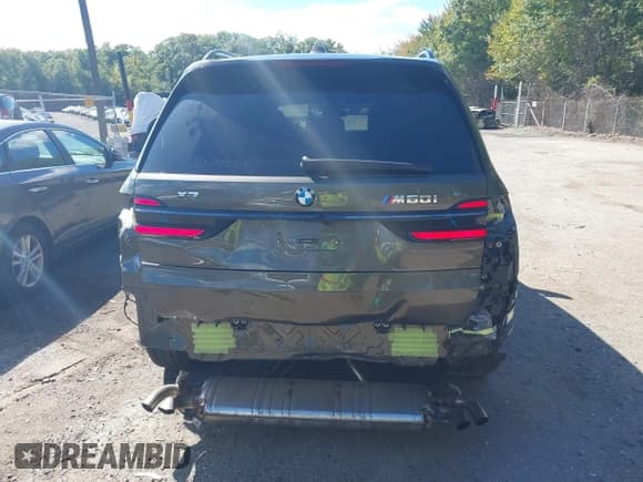 ✅ 2025 BMW X7 M60i • VIN: 5UX33EM02S9W92626 • Lot: 43256144. Listed on IAAI with 15,177 mi. Free auction sales archive from the USA and detailed vehicle history report at DreamBid. Image 17.