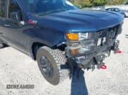 ✅ 2019 Chevrolet Silverado 1500 Custom Trail Boss • VIN: 1GCRYCEF9KZ301587 • Lot: 43449291. Wystawiony na IAAI z przebiegiem 56 383 mil. Bezpłatny archiwum sprzedaży aukcyjnych z USA i szczegółowy raport historii pojazdu na DreamBid. Zdjęcie 18.