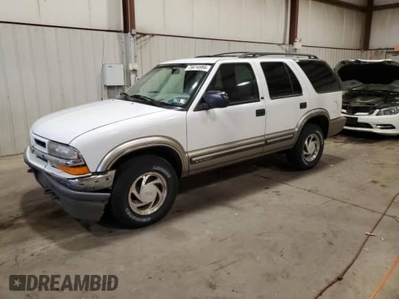2000 Chevrolet Blazer LT z VIN 1GNDT13W4Y2109549, wystawiony jako Copart lot #79414994 z przebiegiem 133 338 mil mil oraz Szkoda całkowita • Salvage title. Historia ofert i sprzedaży dostępna na DreamBid. Obrazek 1.