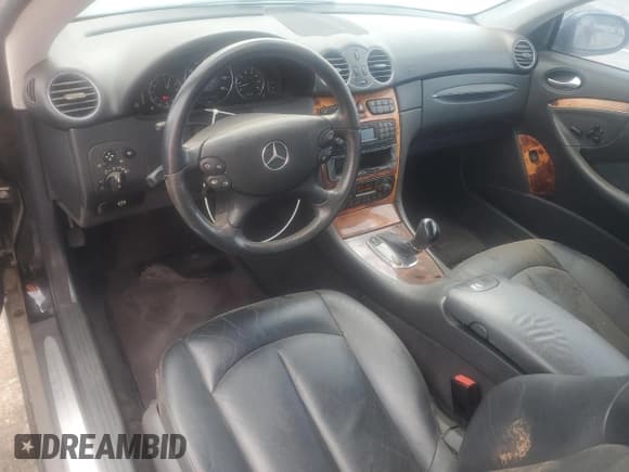 ✅ 2003 Mercedes-Benz CLK 500 • VIN: WDBTJ75J63F025540 • Лот: 62676435. Опубликован ранее на Copart с пробегом 124 777 миль. Бесплатный доступ к архиву аукционных продаж из США и подробный отчёт об истории автомобиля на DreamBid. Изображение 8.