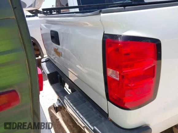 ✅ 2018 Chevrolet Silverado 2500HD Work Truck • VIN: 1GC2CUEG7JZ259899 • Lot: 42549205. Wystawiony na IAAI z przebiegiem 330 512 mil. Bezpłatny archiwum sprzedaży aukcyjnych z USA i szczegółowy raport historii pojazdu na DreamBid. Zdjęcie 14.