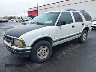 ✅ 1997 Chevrolet Blazer LS • VIN: 1GNDT13W6VK189352 • Lot: 40867780. Wystawiony na IAAI z przebiegiem 170 552 mil. Bezpłatny archiwum sprzedaży aukcyjnych z USA i szczegółowy raport historii pojazdu na DreamBid. Zdjęcie 2.