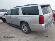 ✅ 2020 Chevrolet Suburban LT • VIN: 1GNSCHKC6LR265468 • Lot: 42042772. Wystawiony na IAAI z przebiegiem 113 335 mil. Bezpłatny archiwum sprzedaży aukcyjnych z USA i szczegółowy raport historii pojazdu na DreamBid. Zdjęcie 3.