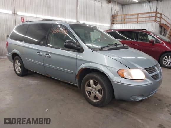 ✅ 2005 Dodge Caravan SXT • VIN: 2D4GP44L65R581395 • Lot: 43633314. Wystawiony na IAAI z przebiegiem 184 671 mil. Bezpłatny archiwum sprzedaży aukcyjnych z USA i szczegółowy raport historii pojazdu na DreamBid. Zdjęcie 1.
