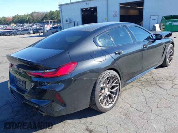 ✅ 2021 BMW M8 Competition • VIN: WBSGV0C09MCF13517 • Lot: 43349843. Wystawiony na IAAI z przebiegiem 35 123 mil. Bezpłatny archiwum sprzedaży aukcyjnych z USA i szczegółowy raport historii pojazdu na DreamBid. Zdjęcie 4.