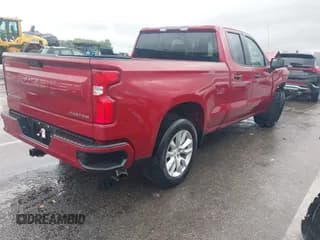 ✅ 2020 Chevrolet Silverado 1500 Custom • VIN: 1GCRWBEH7LZ317693 • Lot: 43293654. Wystawiony na IAAI z przebiegiem 121 382 mil. Bezpłatny archiwum sprzedaży aukcyjnych z USA i szczegółowy raport historii pojazdu na DreamBid. Zdjęcie 4.