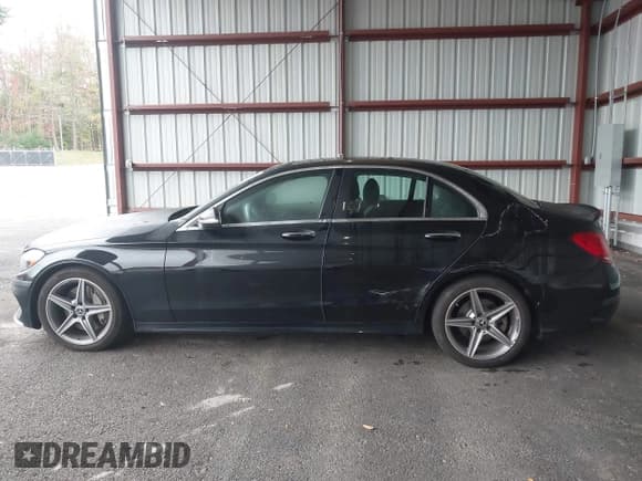 ✅ 2017 Mercedes-Benz C 300 • VIN: 55SWF4KB4HU217447 • Lot: 43423951. Wystawiony na IAAI z przebiegiem 121 473 mil. Bezpłatny archiwum sprzedaży aukcyjnych z USA i szczegółowy raport historii pojazdu na DreamBid. Zdjęcie 14.