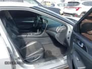 ✅ 2017 Nissan Maxima SV • VIN: 1N4AA6AP1HC421046 • Lot: 41668661. Wystawiony na IAAI z przebiegiem 85 115 mil. Bezpłatny archiwum sprzedaży aukcyjnych z USA i szczegółowy raport historii pojazdu na DreamBid. Zdjęcie 5.