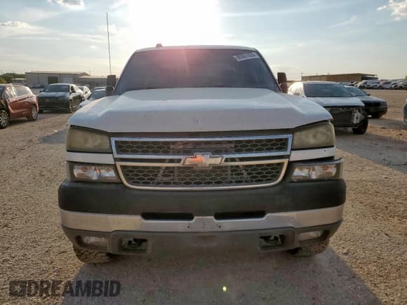 ✅ 2005 Chevrolet Silverado 2500HD LS • VIN: 1GCHK23275F936725 • Lot: 80801935. Listed on Copart with 253,563 mi. Free auction sales archive from the USA and detailed vehicle history report at DreamBid. Image 5.