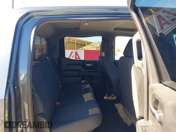 ✅ 2019 Chevrolet Silverado 1500 Custom Trail Boss • VIN: 1GCPYCEF2KZ321249 • Lot: 43662089. Wystawiony na IAAI z przebiegiem 111 270 mil. Bezpłatny archiwum sprzedaży aukcyjnych z USA i szczegółowy raport historii pojazdu na DreamBid. Zdjęcie 8.