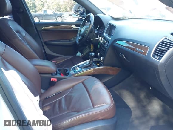 ✅ 2017 Audi Q5 Premium • VIN: WA1C2AFP6HA018066 • Lot: 43420928. Wystawiony na IAAI z przebiegiem 91 484 mil. Bezpłatny archiwum sprzedaży aukcyjnych z USA i szczegółowy raport historii pojazdu na DreamBid. Zdjęcie 5.