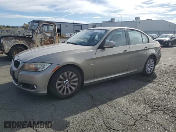 ✅ 2009 BMW 3 Series 328i • VIN: WBAPH53559A435872 • Lot: 91357385. Wystawiony na Copart z przebiegiem 126 482 mil. Bezpłatny archiwum sprzedaży aukcyjnych z USA i szczegółowy raport historii pojazdu na DreamBid. Zdjęcie 1.