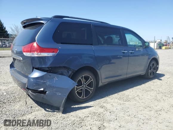 ✅ 2013 Toyota Sienna XLE • VIN: 5TDDK3DC6DS063575 • Lot: 52725185. Listed on Copart with 125,707 mi. Free auction sales archive from the USA and detailed vehicle history report at DreamBid. Image 3.