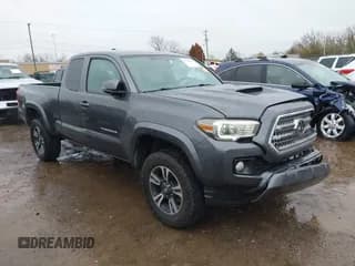 ✅ 2017 Toyota Tacoma SR5 • VIN: 5TFSZ5AN0HX050518 • Лот: 43758200. Опубликован ранее на IAAI с пробегом 122 267 миль. Бесплатный доступ к архиву аукционных продаж из США и подробный отчёт об истории автомобиля на DreamBid. Изображение 1.