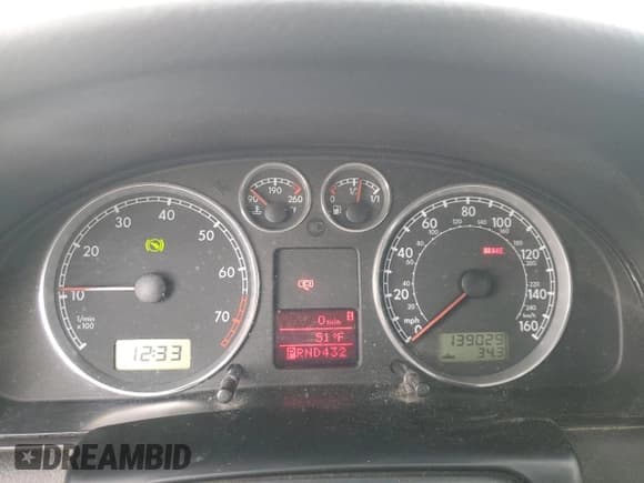 ✅ 2003 Volkswagen Passat GLX • VIN: WVWYH63B93E307461 • Лот: 81961384. Опубликован ранее на Copart с пробегом 139 029 миль. Бесплатный доступ к архиву аукционных продаж из США и подробный отчёт об истории автомобиля на DreamBid. Изображение 9.