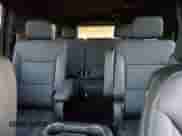 2024 Chevrolet Suburban LT z VIN 1GNSCCKDXRR331850, wystawiony jako Copart lot #79974784 z przebiegiem 4 611 mil mil oraz Czysty tytuł • Clean title. Historia ofert i sprzedaży dostępna na DreamBid. Obrazek 10.