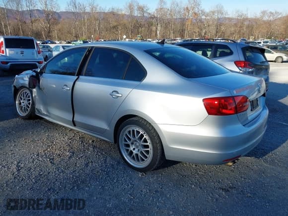 ✅ 2011 Volkswagen Jetta SEL • VIN: 3VWLZ7AJ1BM392342 • Lot: 43675264. Listed on IAAI with 183,001 mi. Free auction sales archive from the USA and detailed vehicle history report at DreamBid. Image 3.