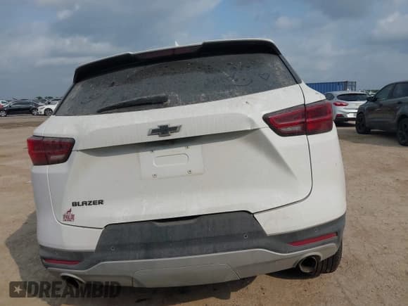 ✅ 2024 Chevrolet Blazer LT • VIN: 3GNKBDR43RS210038 • Lot: 42144722. Listed on IAAI with 10,862 mi. Free auction sales archive from the USA and detailed vehicle history report at DreamBid. Image 17.