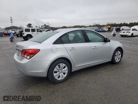 ✅ 2015 Chevrolet Cruze LS • VIN: 1G1PA5SG6F7105332 • Lot: 92166505. Listed on Copart with 58,376 mi. Free auction sales archive from the USA and detailed vehicle history report at DreamBid. Image 3.