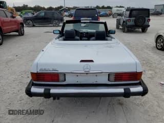 ✅ 1988 Mercedes-Benz 560 SL • VIN: WDBBA48D3JA086077 • Лот: 77017824. Опубликован ранее на Copart с пробегом 169 123 миль. Бесплатный доступ к архиву аукционных продаж из США и подробный отчёт об истории автомобиля на DreamBid. Изображение 6.
