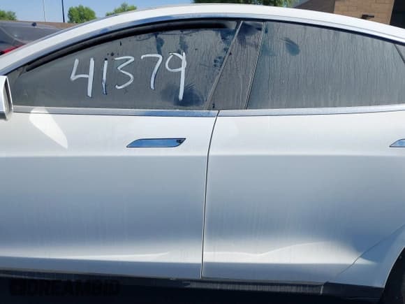 ✅ 2015 Tesla Model S 85 • VIN: 5YJSA1E17FF110244 • Lot: 42941379. Listed on IAAI with Not provided. Free auction sales archive from the USA and detailed vehicle history report at DreamBid. Image 14.