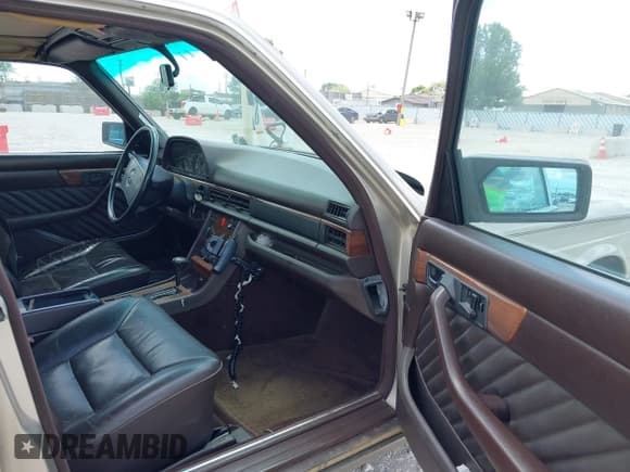 ✅ 1989 Mercedes-Benz 420 SEL • VIN: WDBCA35E3KA496925 • Lot: 42632438. Listed on IAAI with 203,421 mi. Free auction sales archive from the USA and detailed vehicle history report at DreamBid. Image 5.