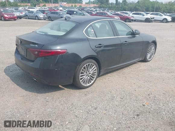 ✅ 2017 Alfa Romeo Giulia Ti • VIN: ZARFAEEN5H7537108 • Лот: 42942458. Опубликован ранее на IAAI с пробегом Не указан. Бесплатный доступ к архиву аукционных продаж из США и подробный отчёт об истории автомобиля на DreamBid. Изображение 4.