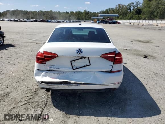 ✅ 2016 Volkswagen Passat S • VIN: 1VWAS7A37GC060198 • Lot: 80096285. Wystawiony na Copart z przebiegiem 116 178 mil. Bezpłatny archiwum sprzedaży aukcyjnych z USA i szczegółowy raport historii pojazdu na DreamBid. Zdjęcie 6.