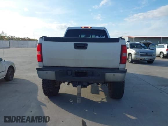 ✅ 2014 Chevrolet Silverado 2500HD LTZ • VIN: 1GC1KYE87EF141079 • Лот: 41070591. Опубликован ранее на IAAI с пробегом 239 187 миль. Бесплатный доступ к архиву аукционных продаж из США и подробный отчёт об истории автомобиля на DreamBid. Изображение 16.